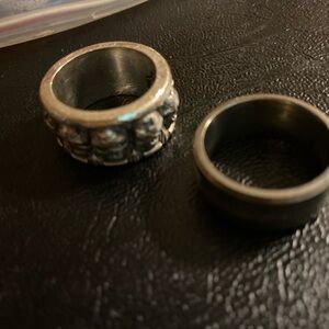 Silver skull and silver HD logo rings